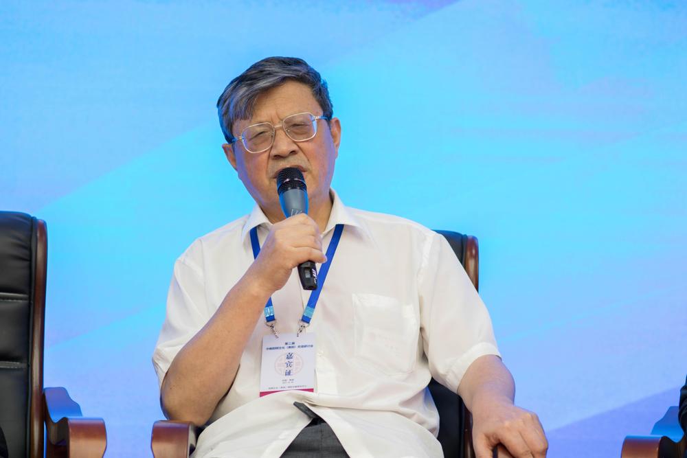 贵州大学中国文化书院荣誉院长、贵州儒学会会 长、贵州阳明文化研究院副院长张新民在对话交流环节发言,王阳明,王守仁,阳明文化